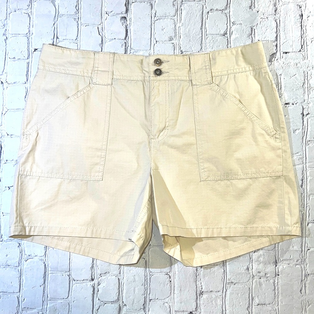 🆕Tommy Hilfiger Double Button Khaki Shorts